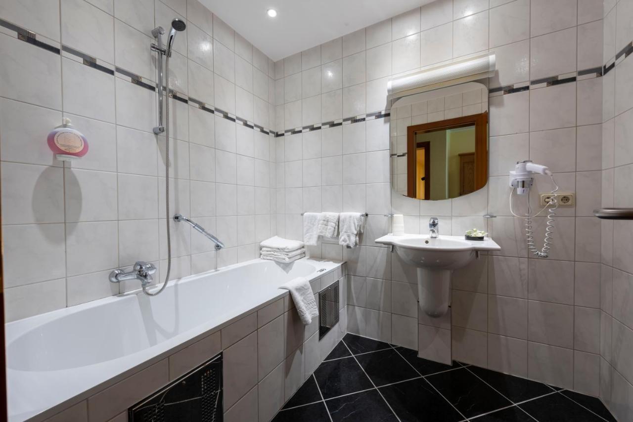 Hotel - Restaurant " Victor Hugo" Vianden Ngoại thất bức ảnh